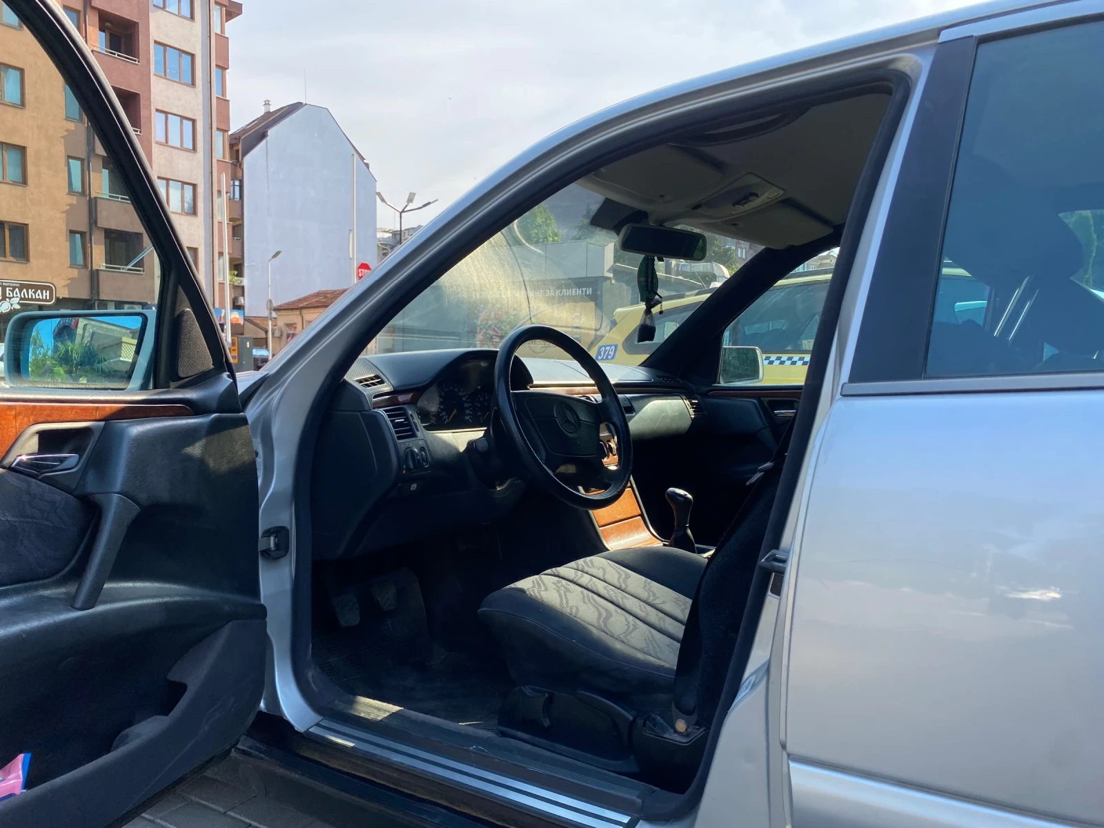 Mercedes-Benz E 230 2, 3 -150кс. - изображение 6