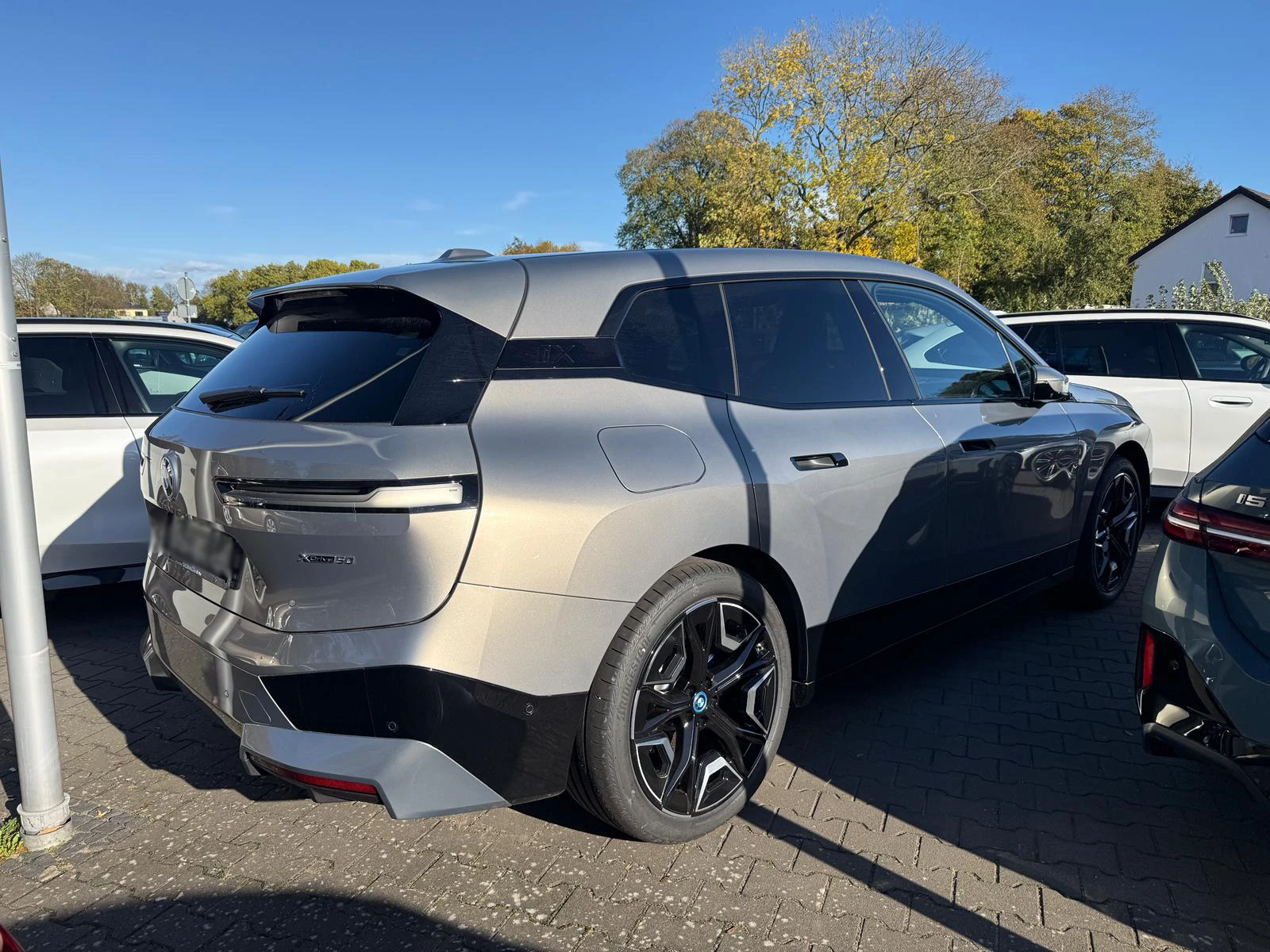 BMW iX 50/xDRIVE/523HP/SPORT/360/H&K/SKYLONGE/119h - изображение 7