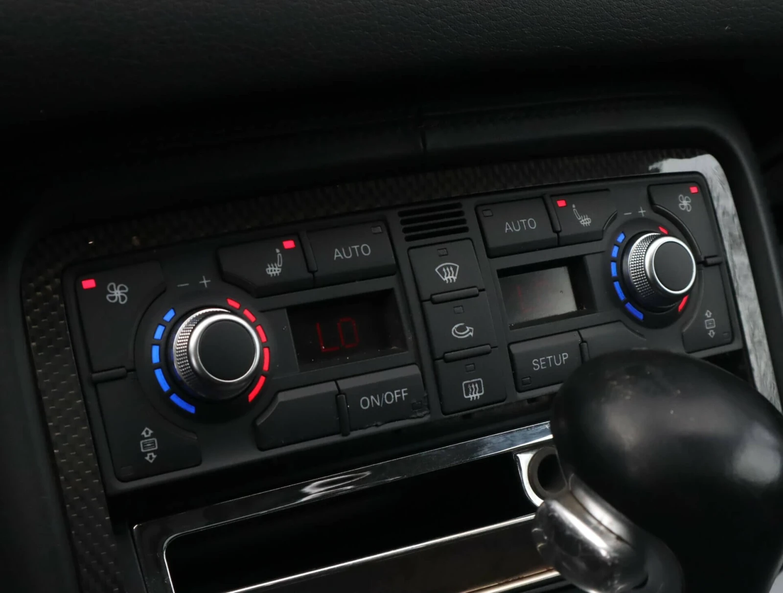 Audi S8 5.2FSI/Distronic/Lane Assist/Side Assist/Carbon/По, снимка 12 - Автомобили и джипове - 54062761