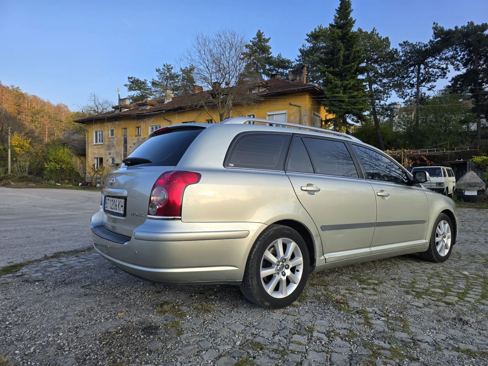 Toyota Avensis 2.0 VVT-i Бензин/Газ (Stag) , снимка 3 - Автомобили и джипове - 54116105