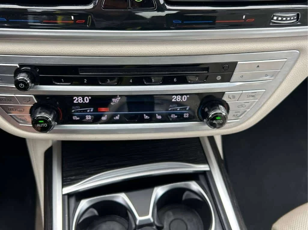 BMW 750 | DISTRONIC | HUD | ОБДУХВАНЕ | , снимка 9 - Автомобили и джипове - 54480292