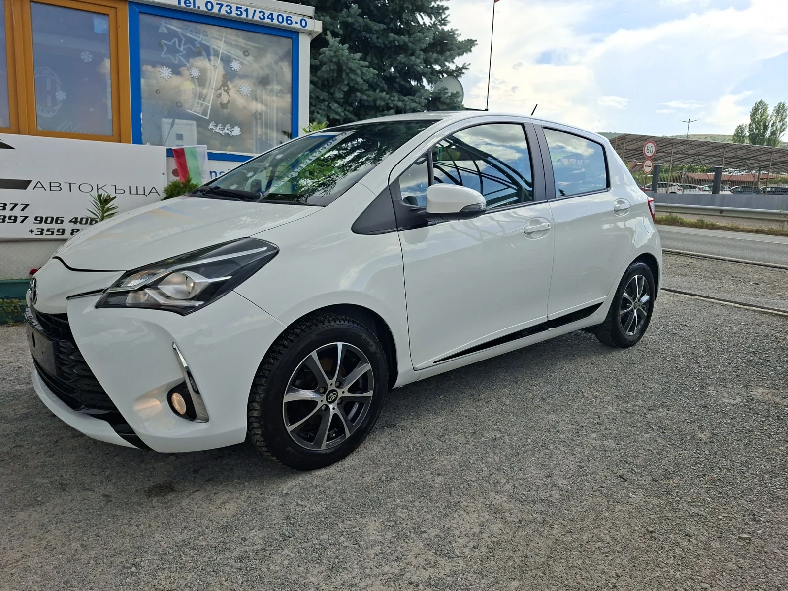 Toyota Yaris 1.0, снимка 2 - Автомобили и джипове - 54869754