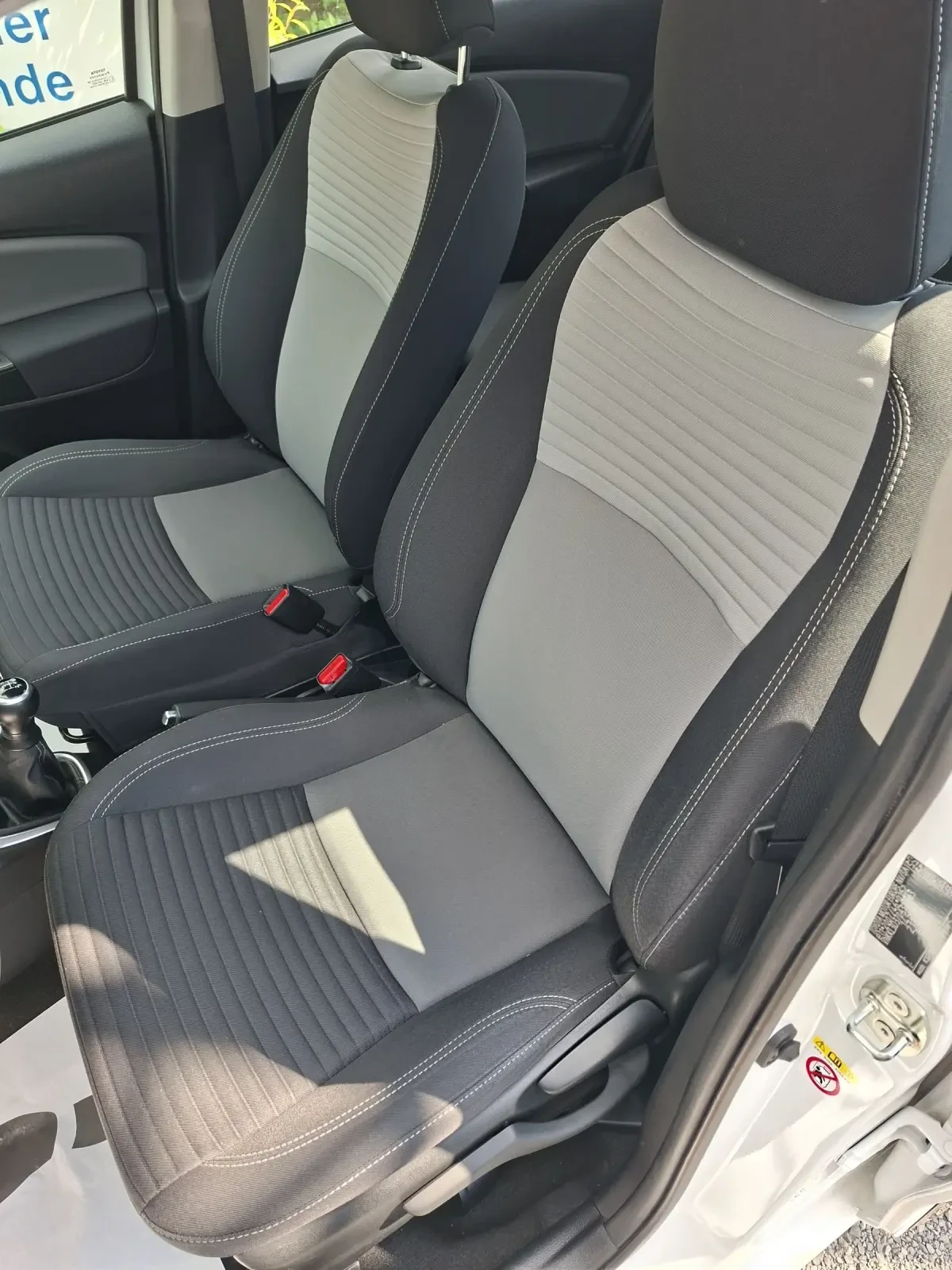 Toyota Yaris 1.0, снимка 15 - Автомобили и джипове - 54869754