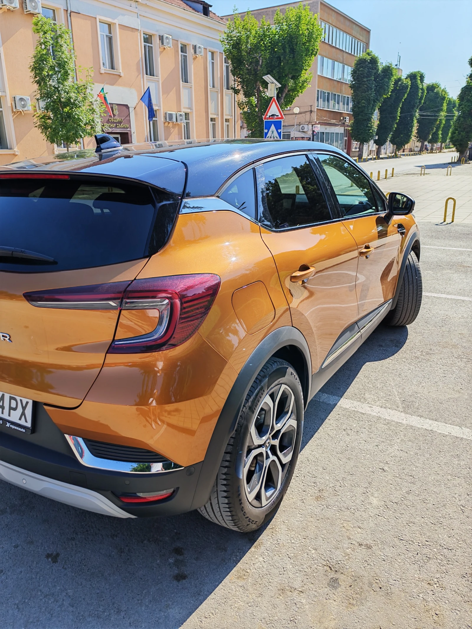 Renault Captur, снимка 3 - Автомобили и джипове - 55019066