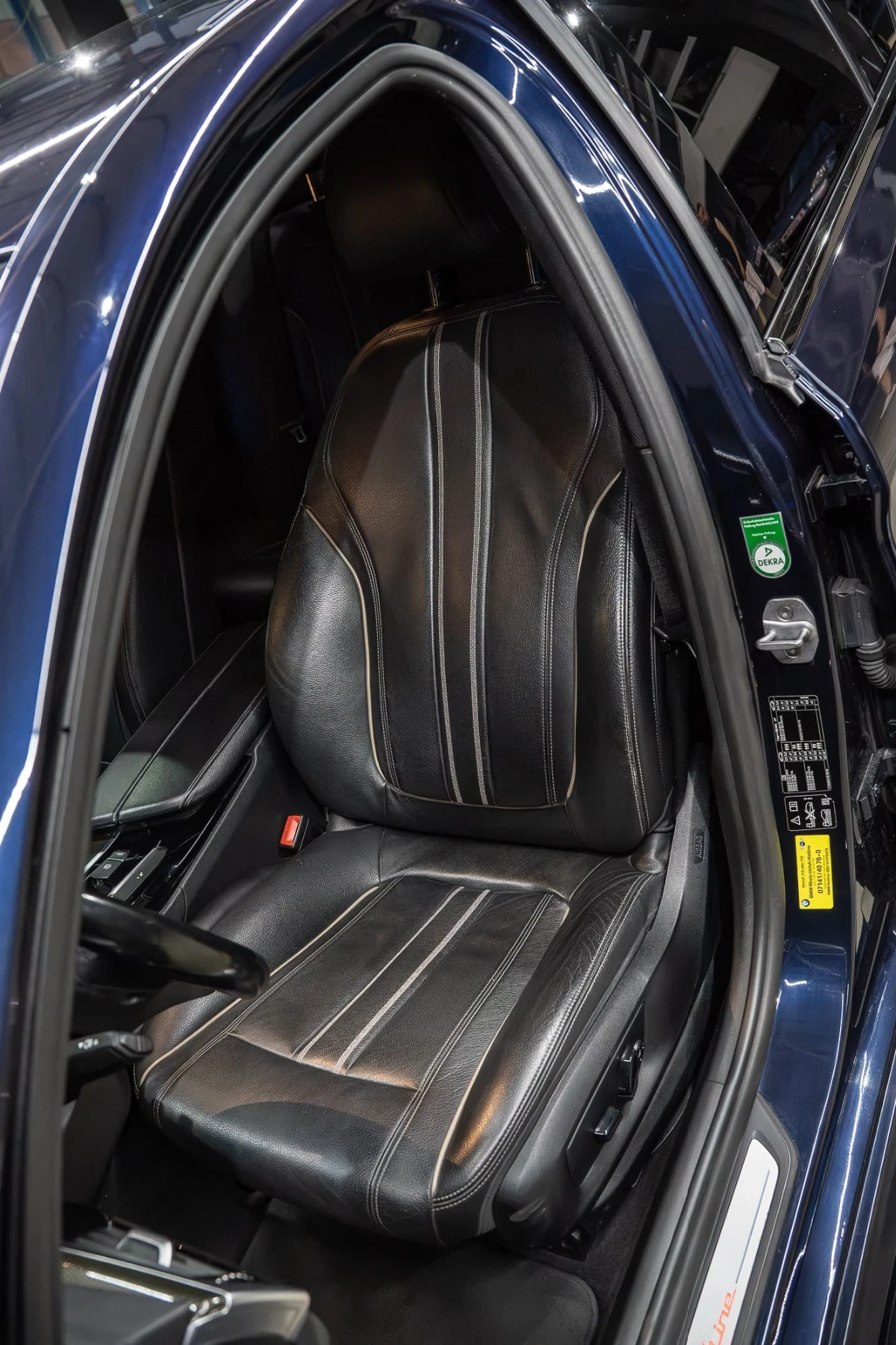 BMW 530 M5 LCI OPTIK/ LASER/ CARBON/ DISTRONIK/ LED/ 20zol, снимка 16 - Автомобили и джипове - 55267988