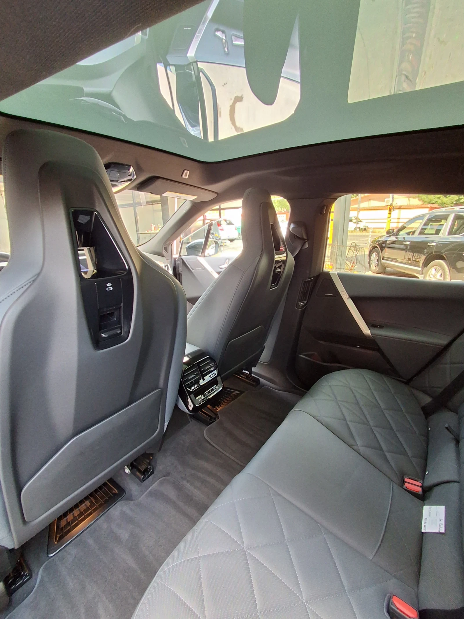 BMW iX xDrive50 SUV | FULL MAX | Harman Kardon PANORAMA, снимка 11 - Автомобили и джипове - 55588711