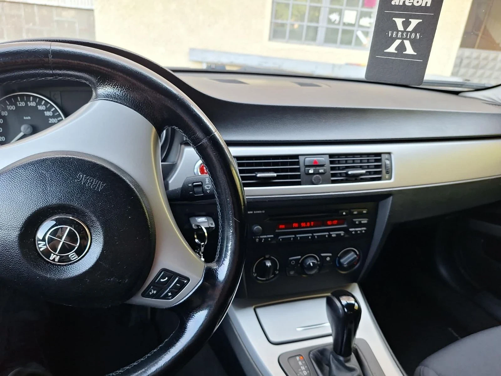 BMW 320, снимка 8 - Автомобили и джипове - 55665439