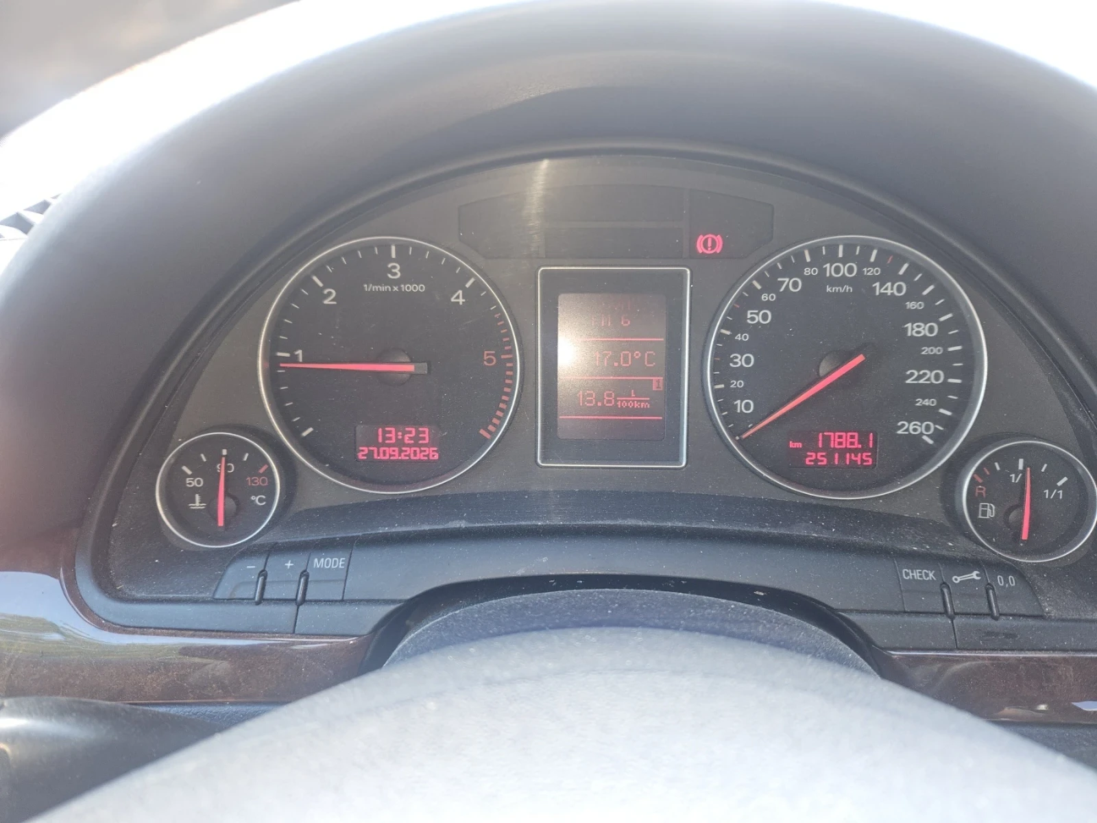 Audi A4 Комби, снимка 8 - Автомобили и джипове - 56252503
