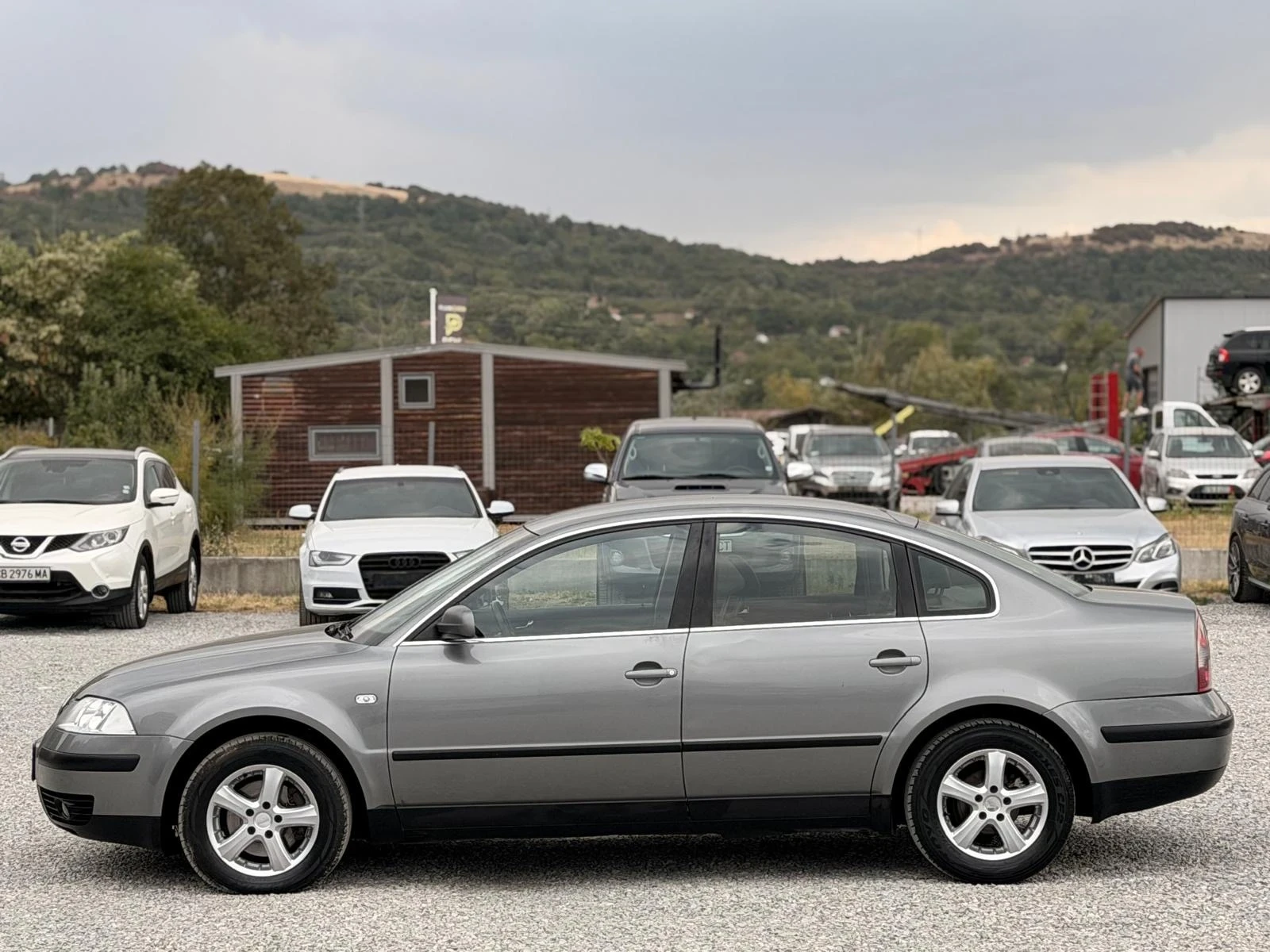 VW Passat 1.6i * Нов внос* , снимка 4 - Автомобили и джипове - 56261481