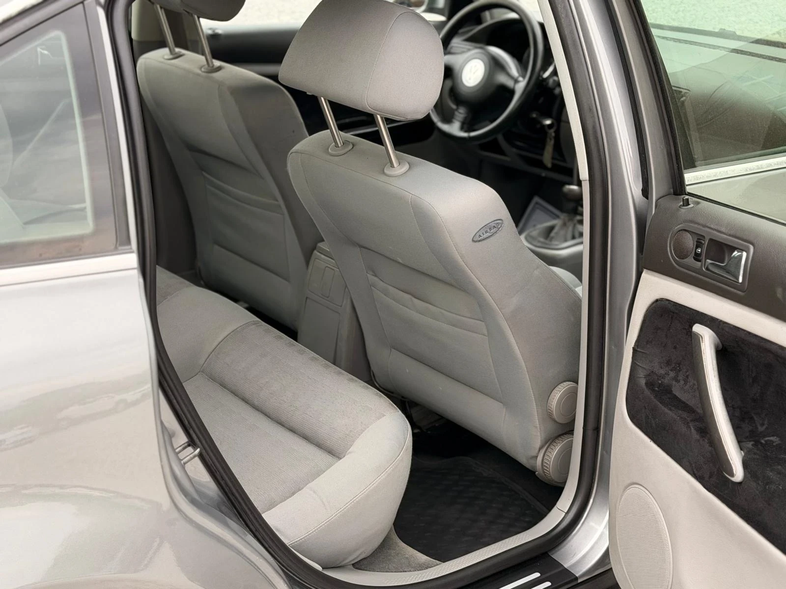 VW Passat 1.6i * Нов внос* , снимка 12 - Автомобили и джипове - 56261481