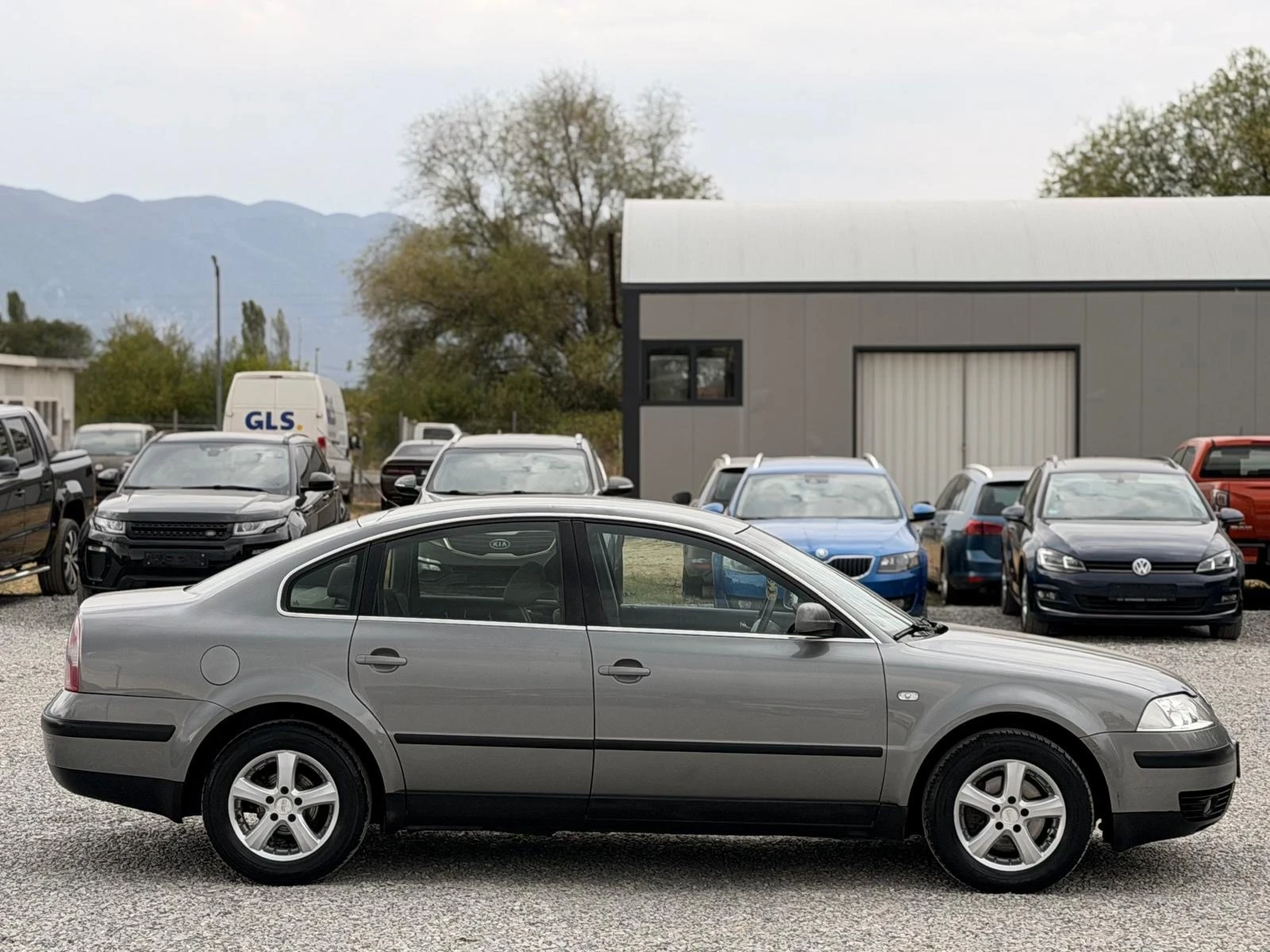 VW Passat 1.6i * Нов внос* , снимка 5 - Автомобили и джипове - 56261481
