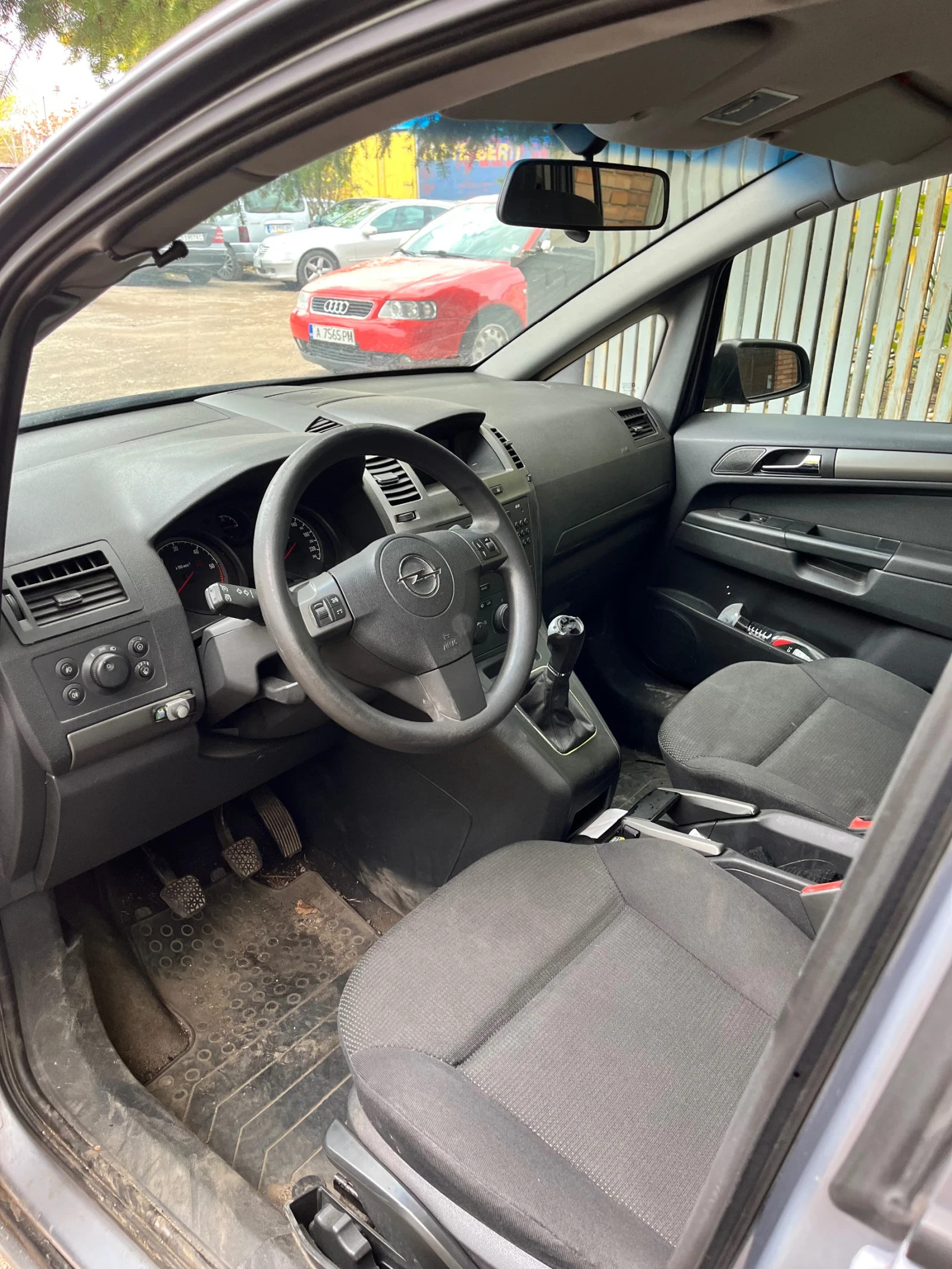 Opel Zafira 1.9Cdti 7-местен, снимка 4 - Автомобили и джипове - 56652273
