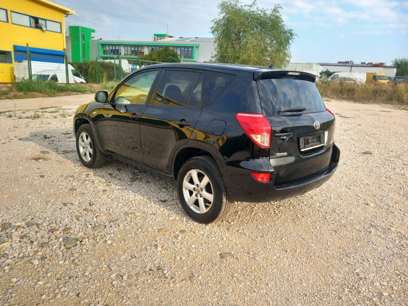 Toyota Rav4  136кс, снимка 3 - Автомобили и джипове - 47820629