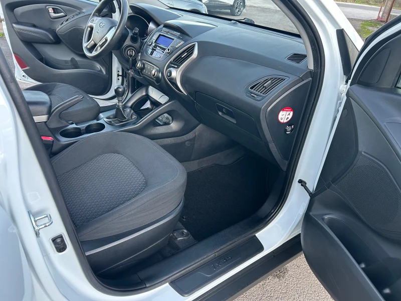 Hyundai IX35 2.0 CRDi, снимка 14 - Автомобили и джипове - 52527630