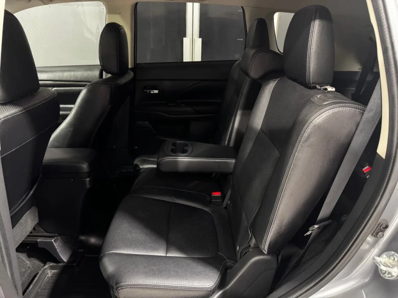 Mitsubishi Outlander GT S* ПОДГРЕВ* КАМЕРА* СЛЕДЕНЕ НА ЛЕНТИ* МЪРТВА ТО, снимка 12 - Автомобили и джипове - 52553834