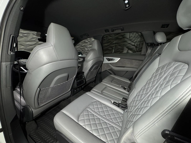 Audi SQ7 * ГАРАНЦИЯ* Quattro TFSI HuD* 360* 7 seats* Lift, снимка 8 - Автомобили и джипове - 52581517