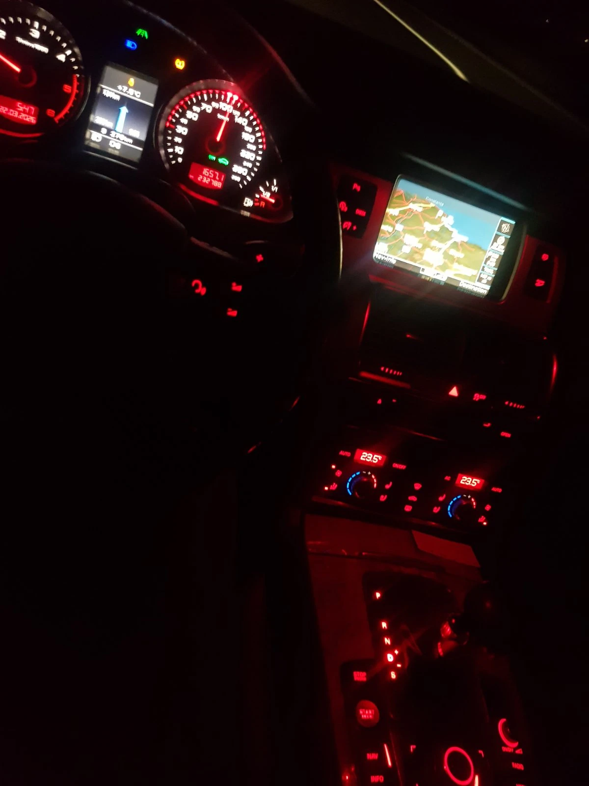 Audi Q7 AudiExclusive 4.2TDI 340HP 8ZF Gearbox, снимка 14 - Автомобили и джипове - 54229427