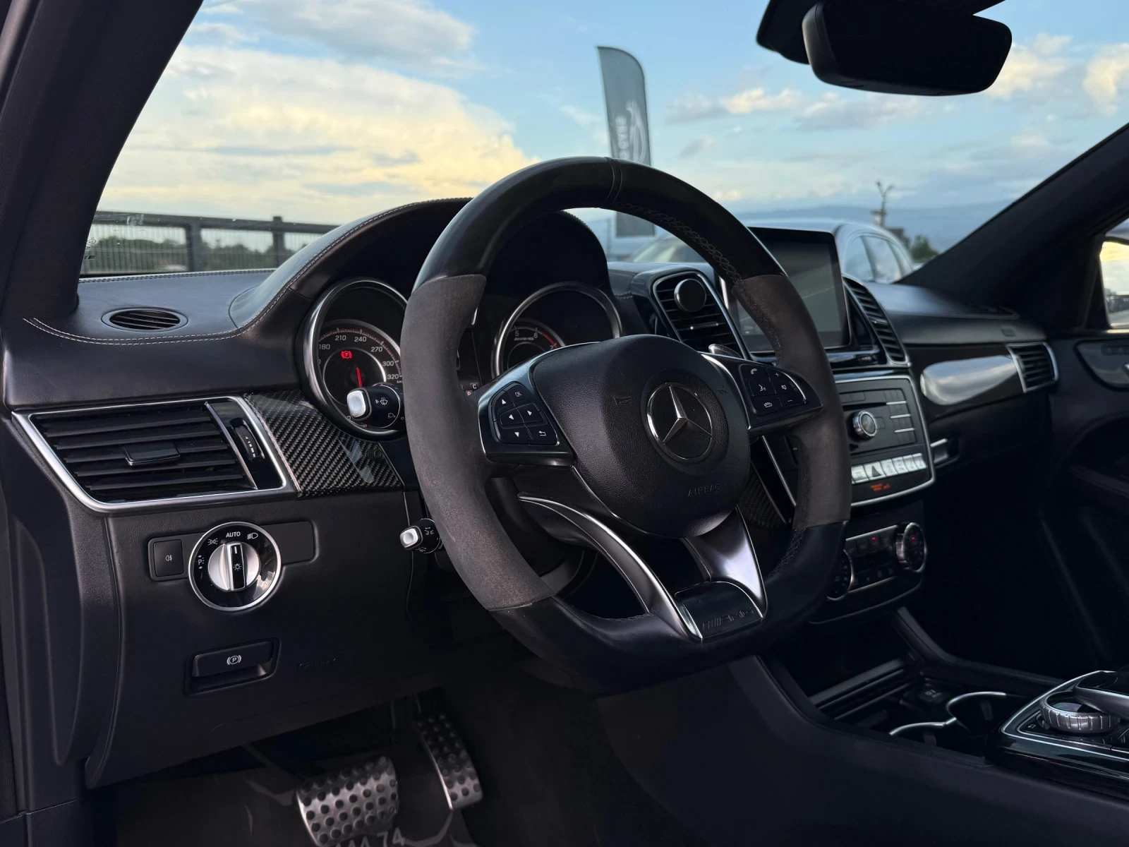 Mercedes-Benz GLE 63 S AMG 2017г* 650к.с* FULL MAX* 174.000KM* Сервизна Истор, снимка 8 - Автомобили и джипове - 54772109