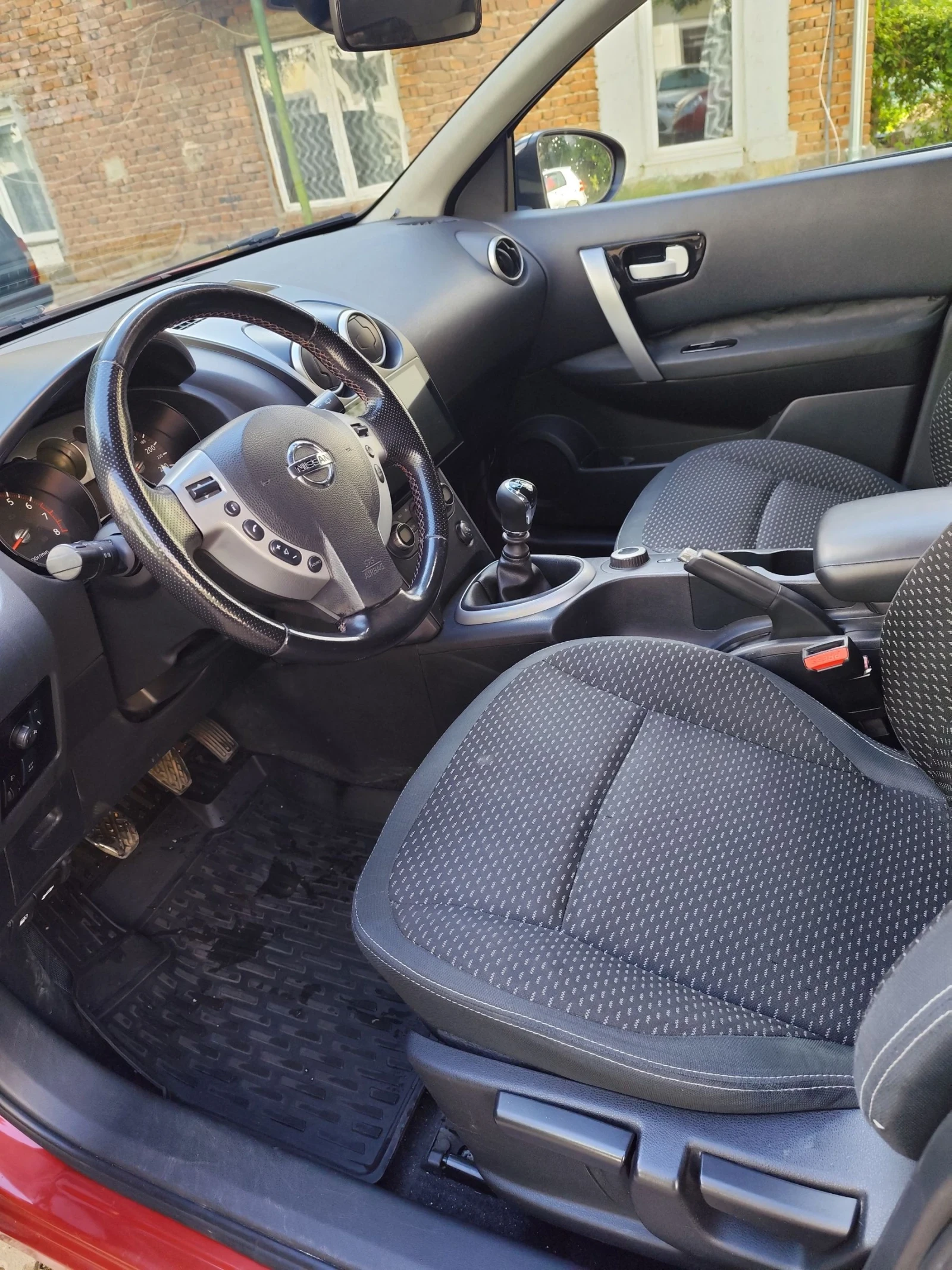 Nissan Qashqai 2.0i 4х4 с газ, снимка 7 - Автомобили и джипове - 55177069