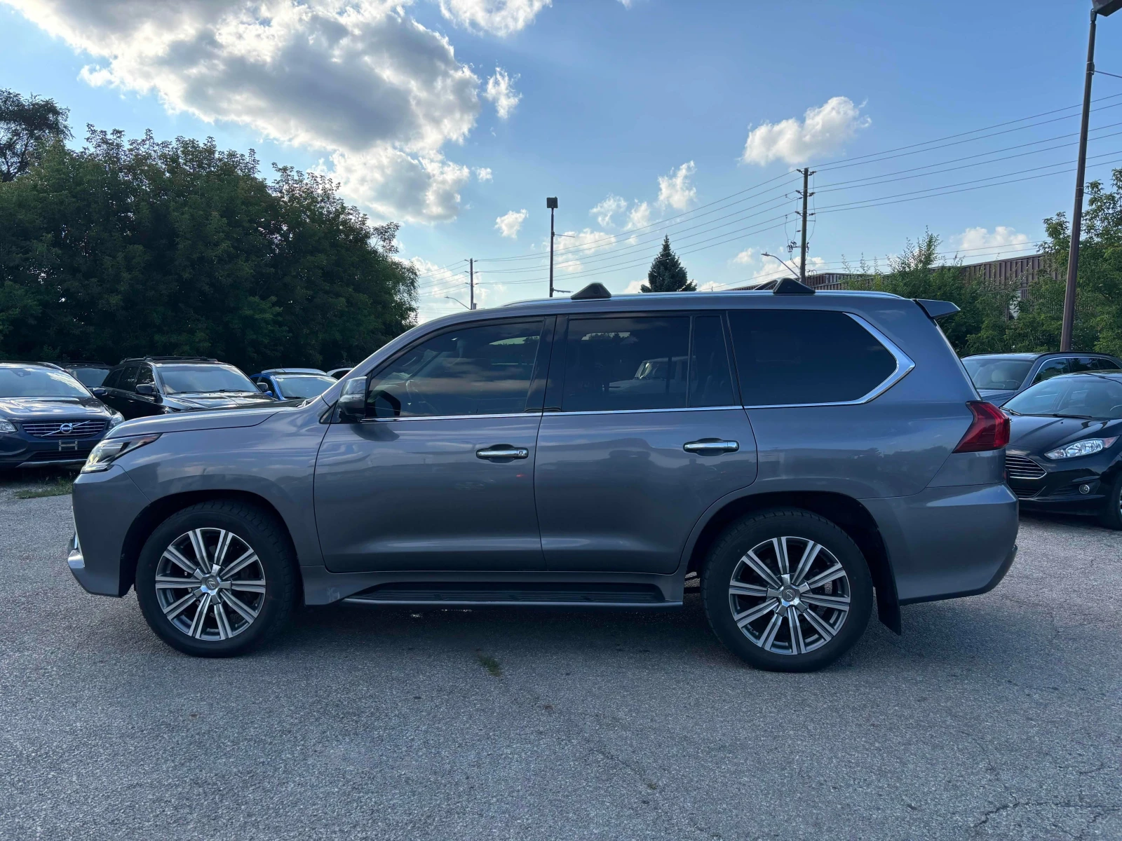 Lexus LX 570 * 4WD 4dr * CARFAX * ОПЦИЯ ЗА ФИНАНСИРАНЕ , снимка 2 - Автомобили и джипове - 55940237