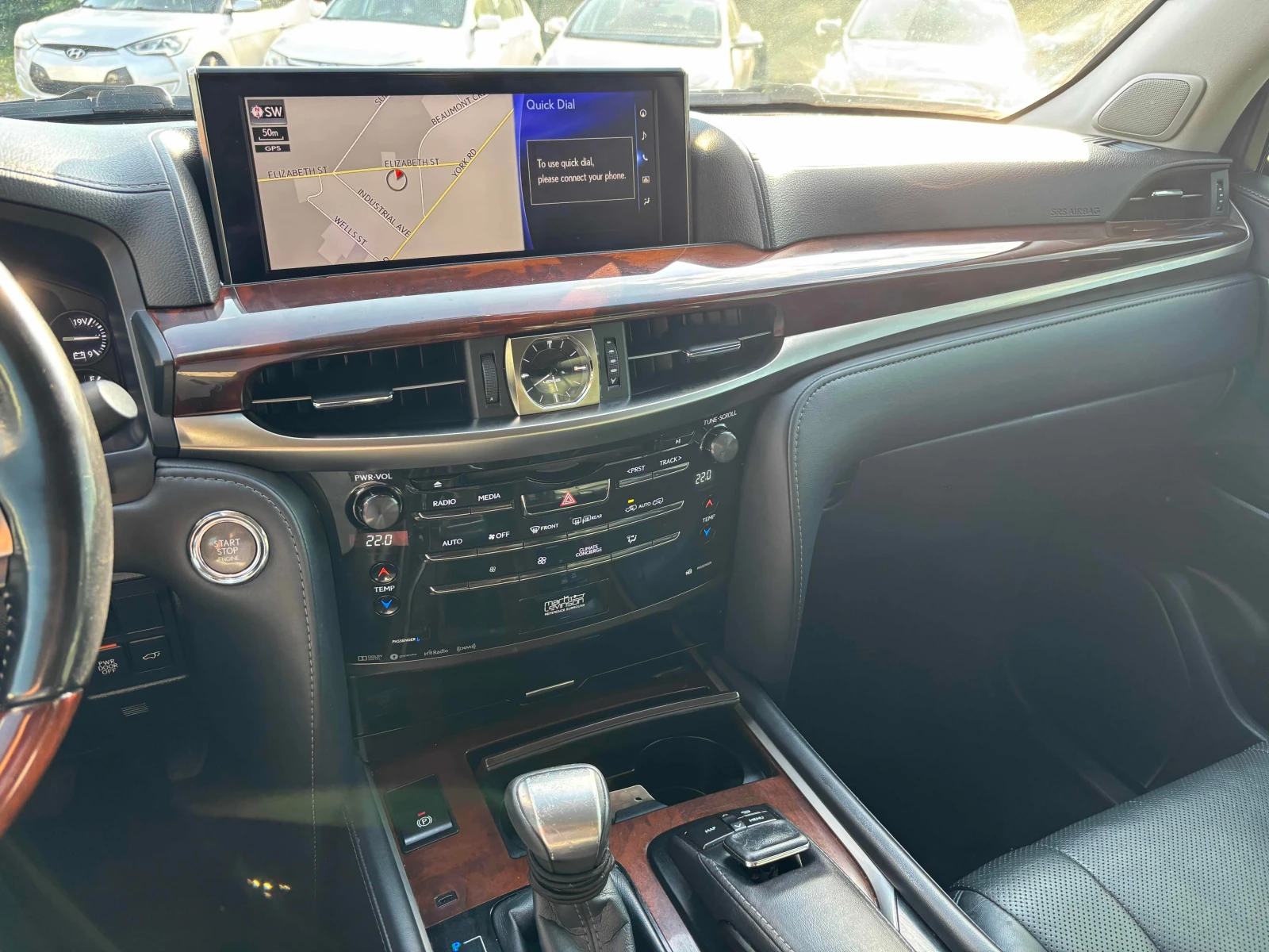 Lexus LX 570 * 4WD 4dr * CARFAX * ОПЦИЯ ЗА ФИНАНСИРАНЕ , снимка 9 - Автомобили и джипове - 55940237