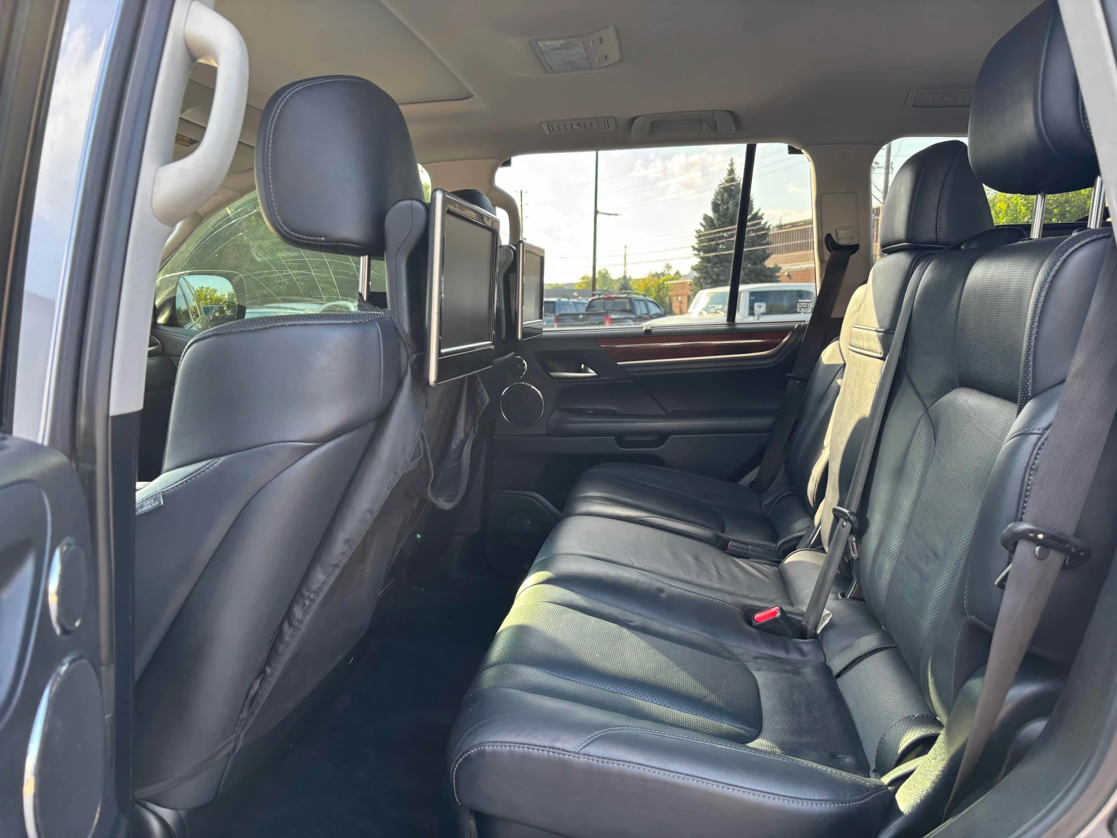 Lexus LX 570 * 4WD 4dr * CARFAX * ОПЦИЯ ЗА ФИНАНСИРАНЕ , снимка 10 - Автомобили и джипове - 55940237