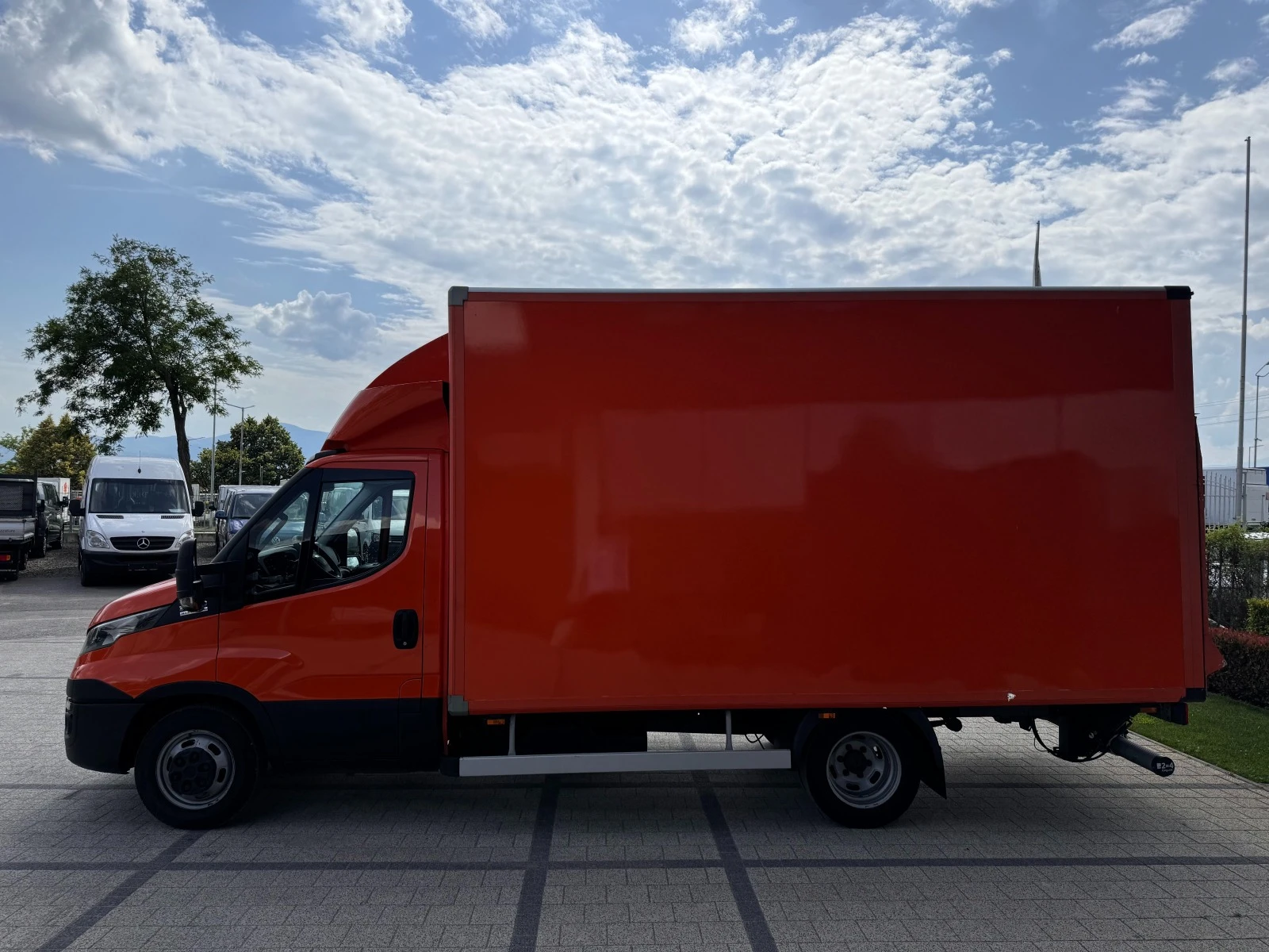 Iveco Daily 35-180 3.5т. 4.24м. Клима Падащ борд Euro 6 - изображение 3