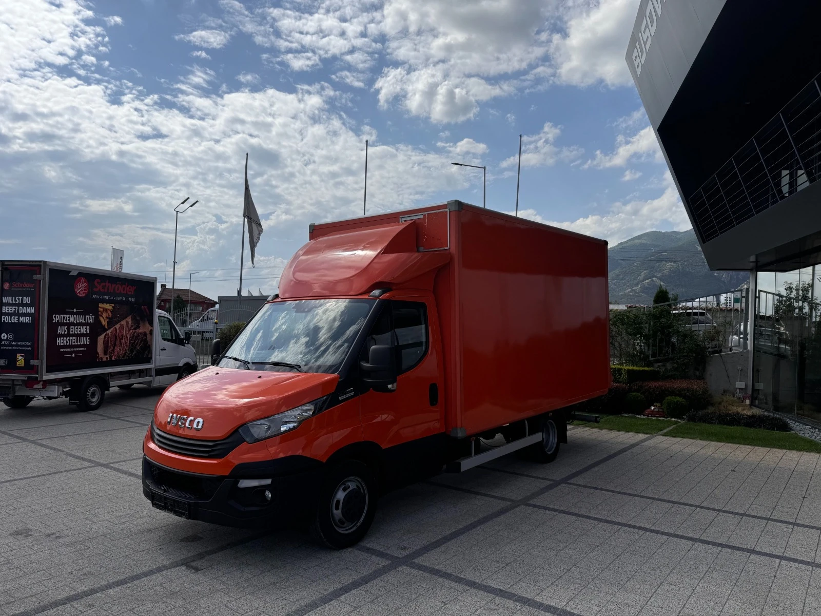 Iveco Daily 35-180 3.5т. 4.24м. Клима Падащ борд Euro 6 - изображение 2