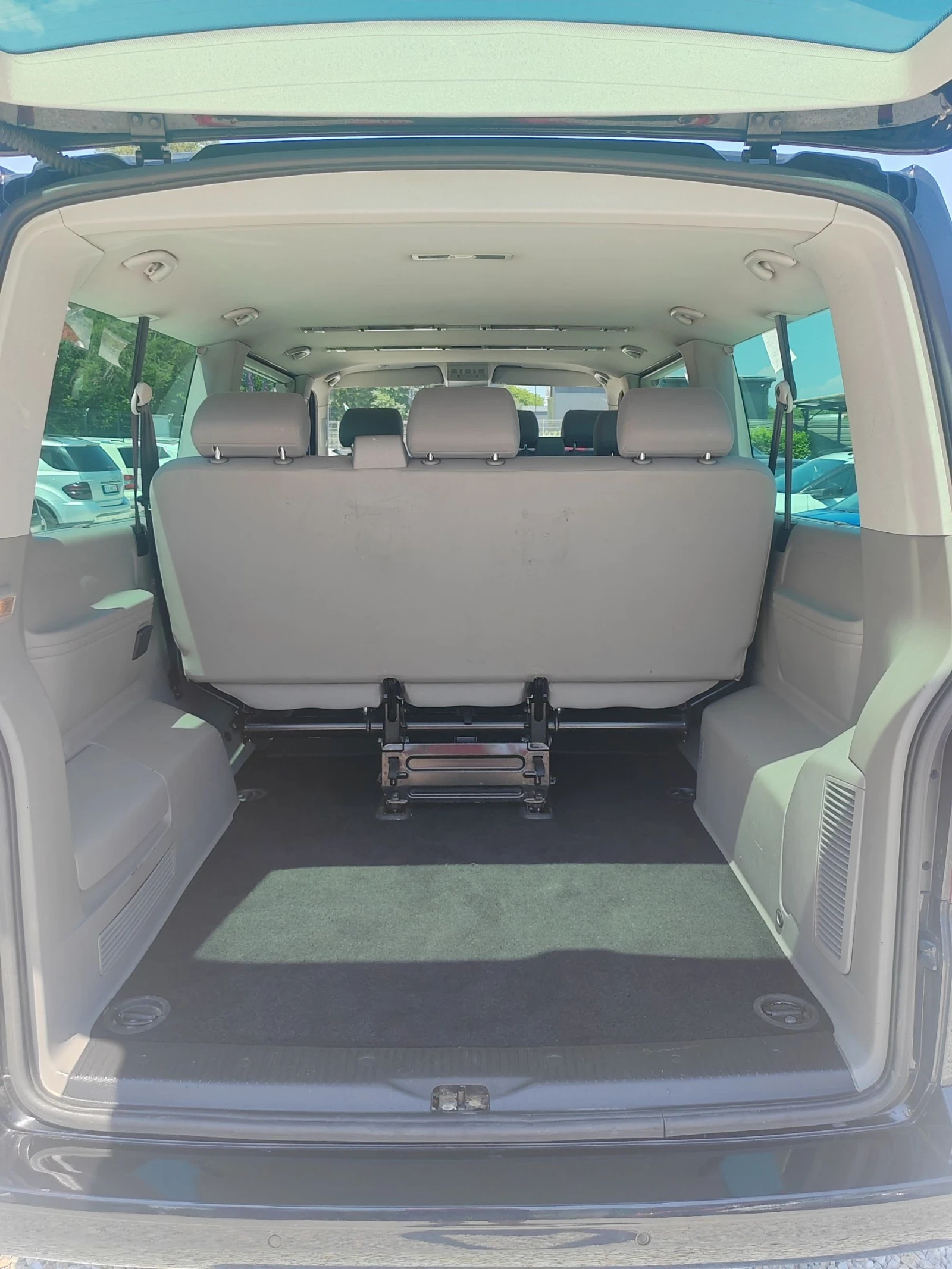 VW Caravelle 2.0, 180к.с. 9 местен , снимка 6 - Бусове и автобуси - 54812855