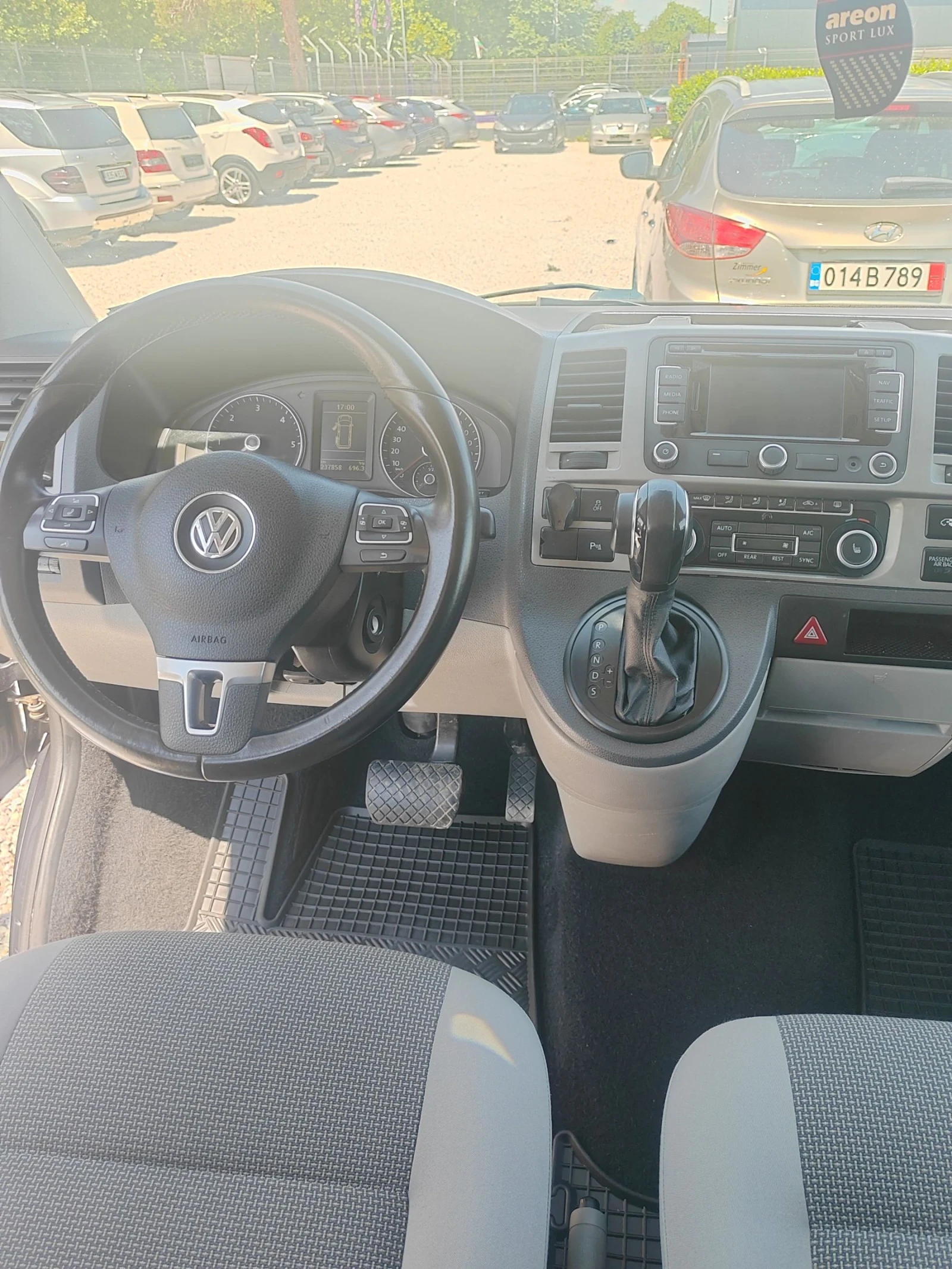 VW Caravelle 2.0, 180к.с. 9 местен , снимка 9 - Бусове и автобуси - 54812855