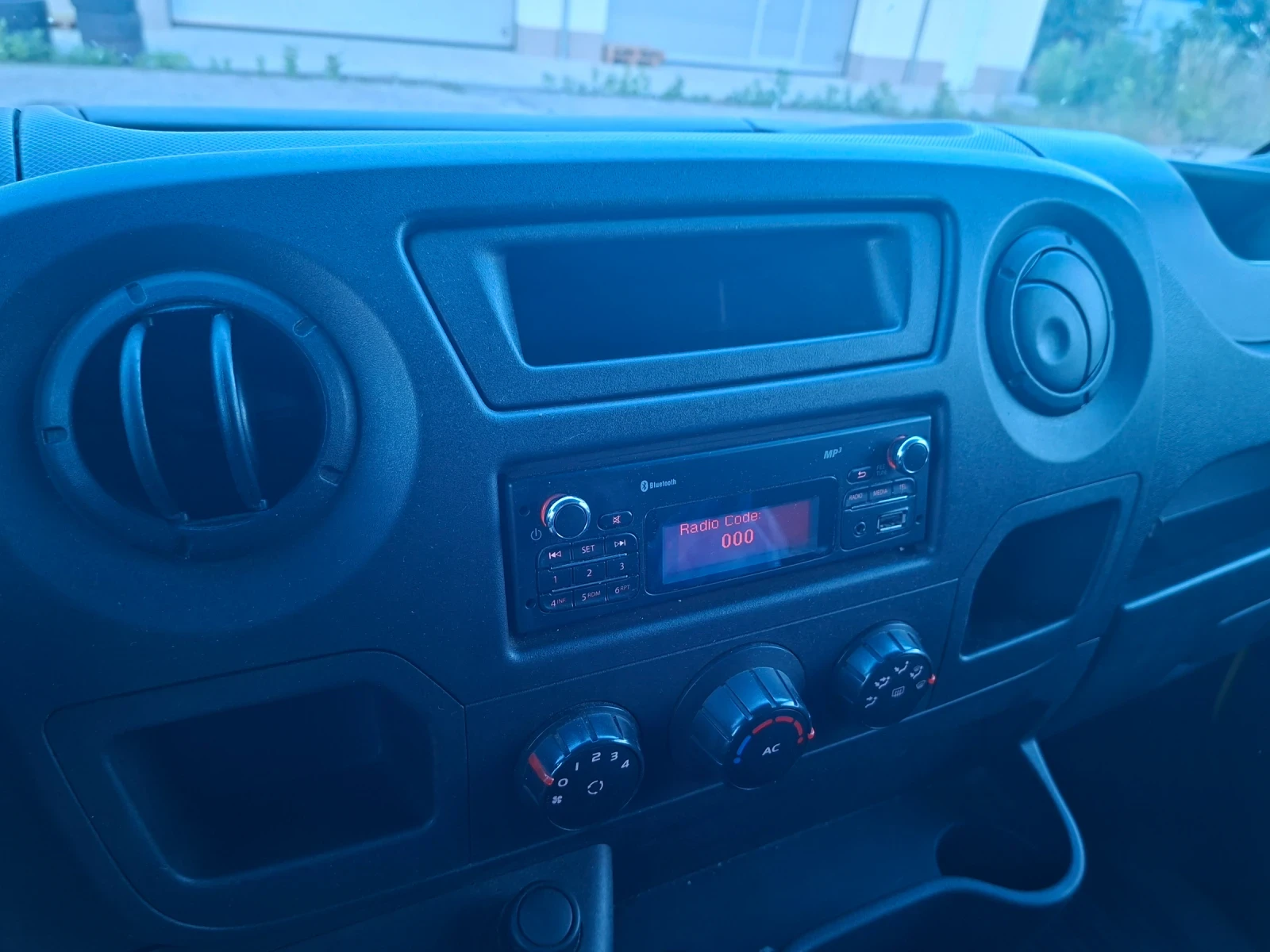Renault Master Товарен , снимка 11 - Бусове и автобуси - 54858657