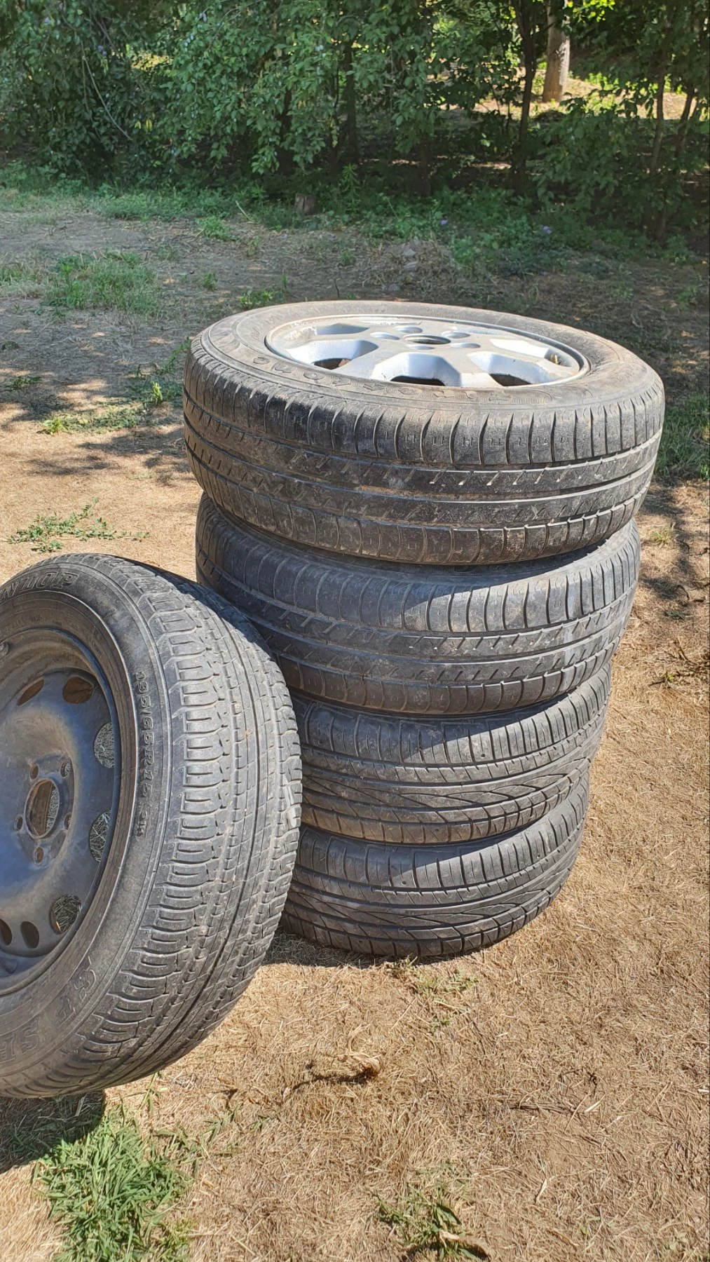 Гуми с джанти Firestone 205/60R15, снимка 2 - Гуми и джанти - 55258043