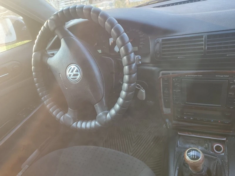 VW Passat 2.3 VR5, снимка 1 - Автомобили и джипове - 46961131