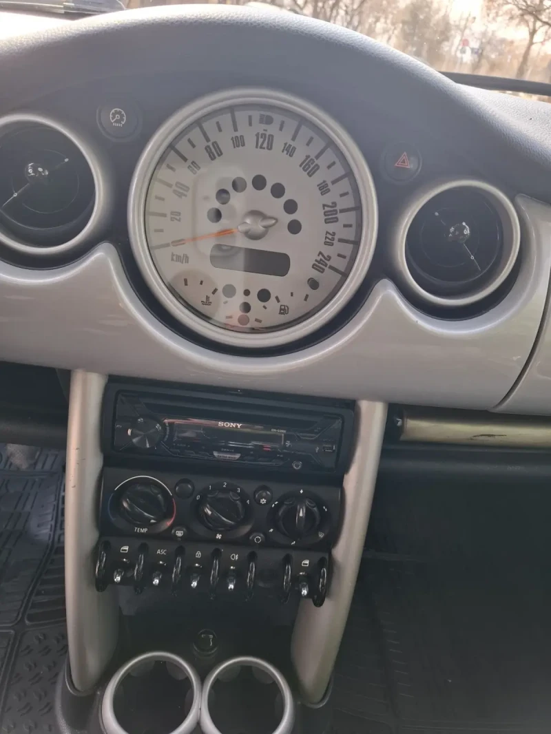 Mini Cooper 1.6 116 к.с, снимка 12 - Автомобили и джипове - 48429575