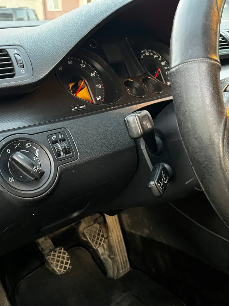 VW Passat, снимка 15 - Автомобили и джипове - 50900758