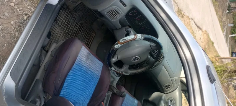 Mazda 323 1.5, снимка 7 - Автомобили и джипове - 52323685