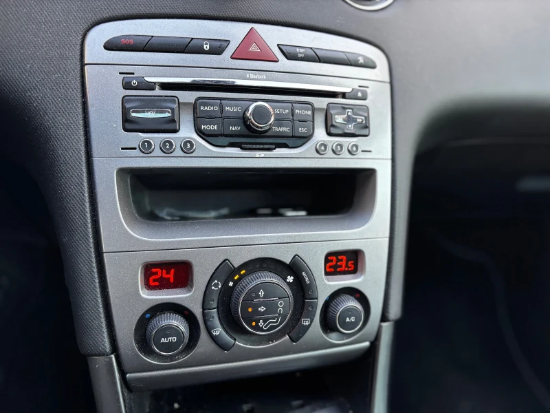 Peugeot 308 Facelift 1.6 , снимка 13 - Автомобили и джипове - 52708572