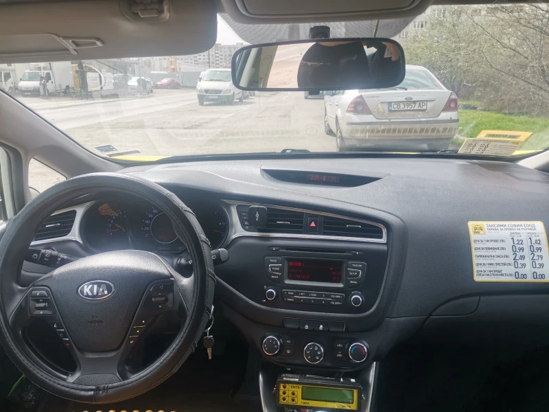 Kia Ceed 1.4, снимка 7 - Автомобили и джипове - 53248234