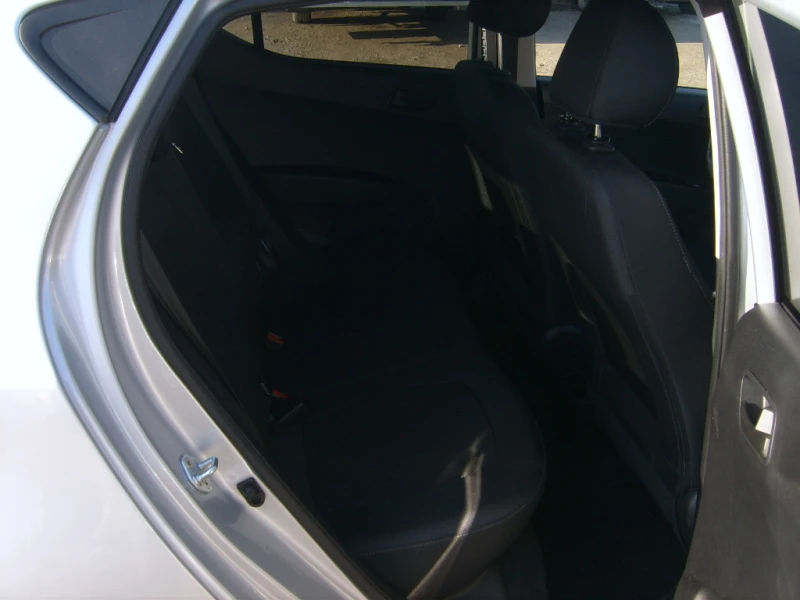 Hyundai I10 1, 0i klima, снимка 7 - Автомобили и джипове - 53203344