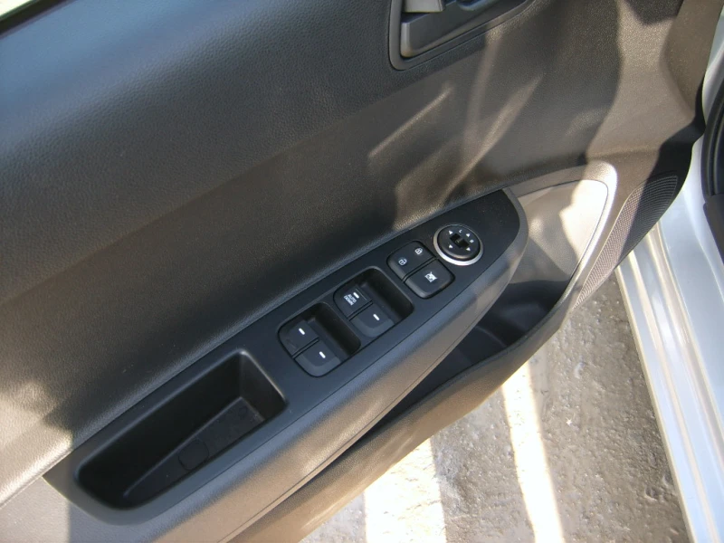 Hyundai I10 1, 0i klima, снимка 11 - Автомобили и джипове - 53203344