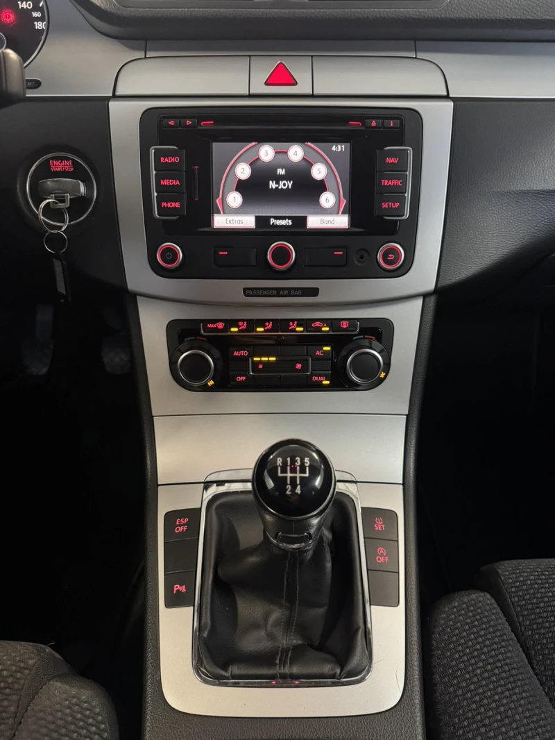 VW Passat 1.6TDI EURO 5, снимка 11 - Автомобили и джипове - 53235412