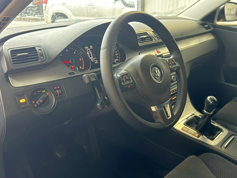 VW Passat 1.6TDI EURO 5, снимка 8 - Автомобили и джипове - 53235412