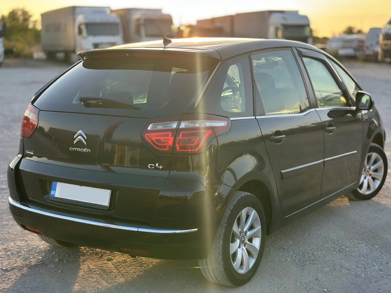 Citroen C4 Picasso FACELIFT / е-HDI / 6-СКОРОСТИ / РЕГИСТРИРАН - изображение 6