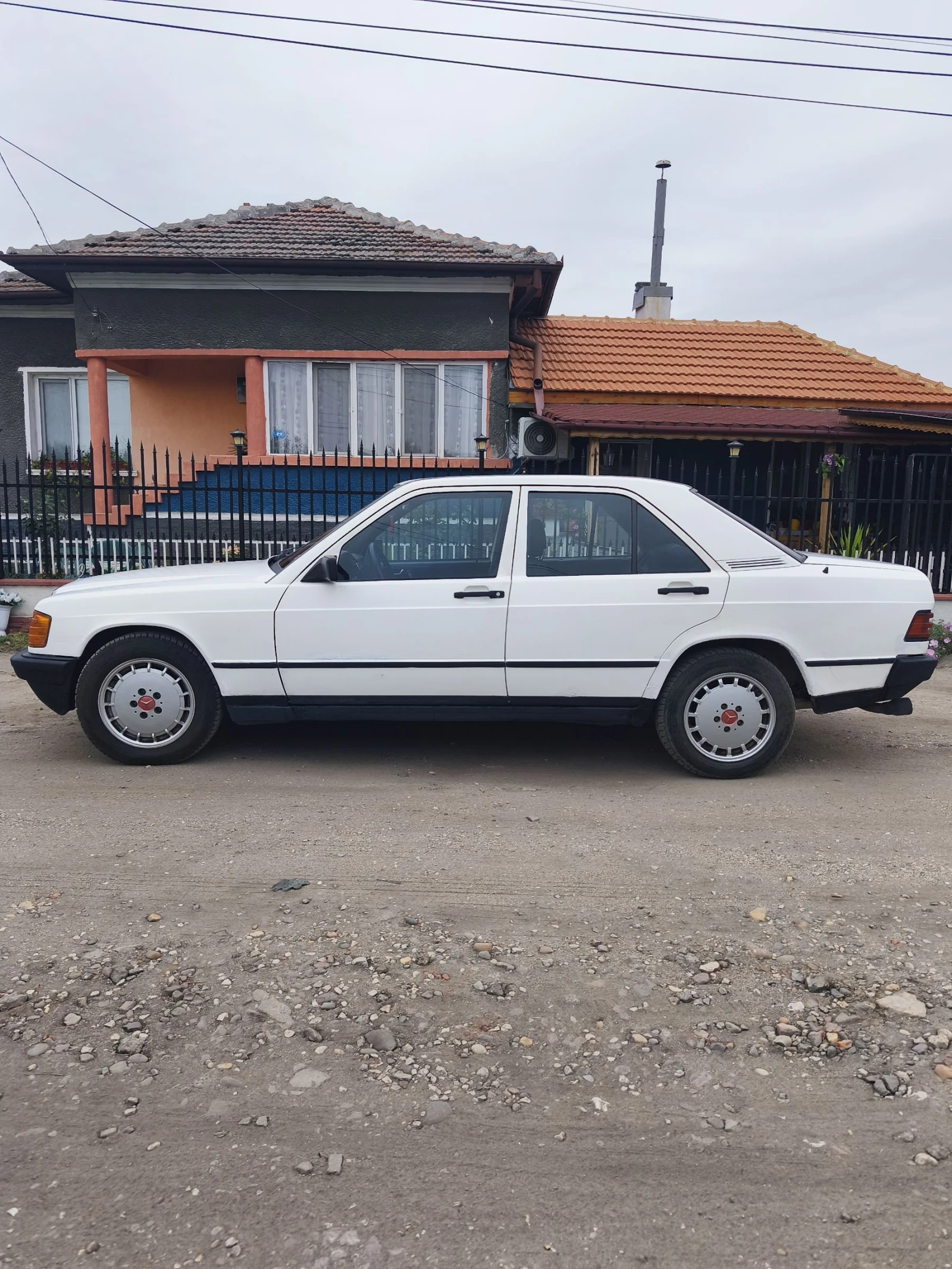 Mercedes-Benz 190 2.0 - изображение 3