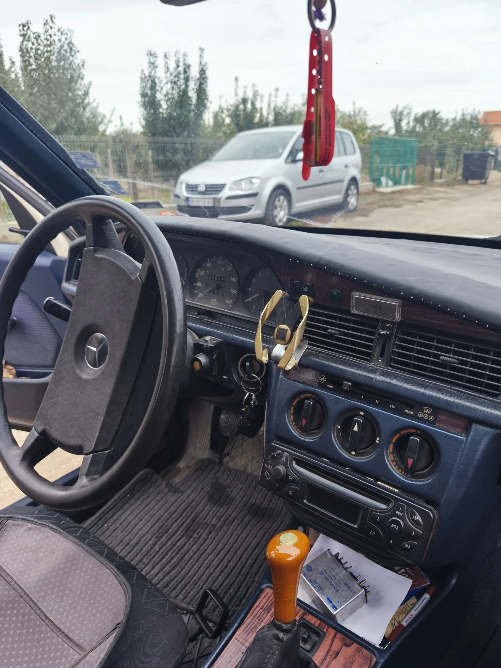 Mercedes-Benz 190 2.0 - изображение 7