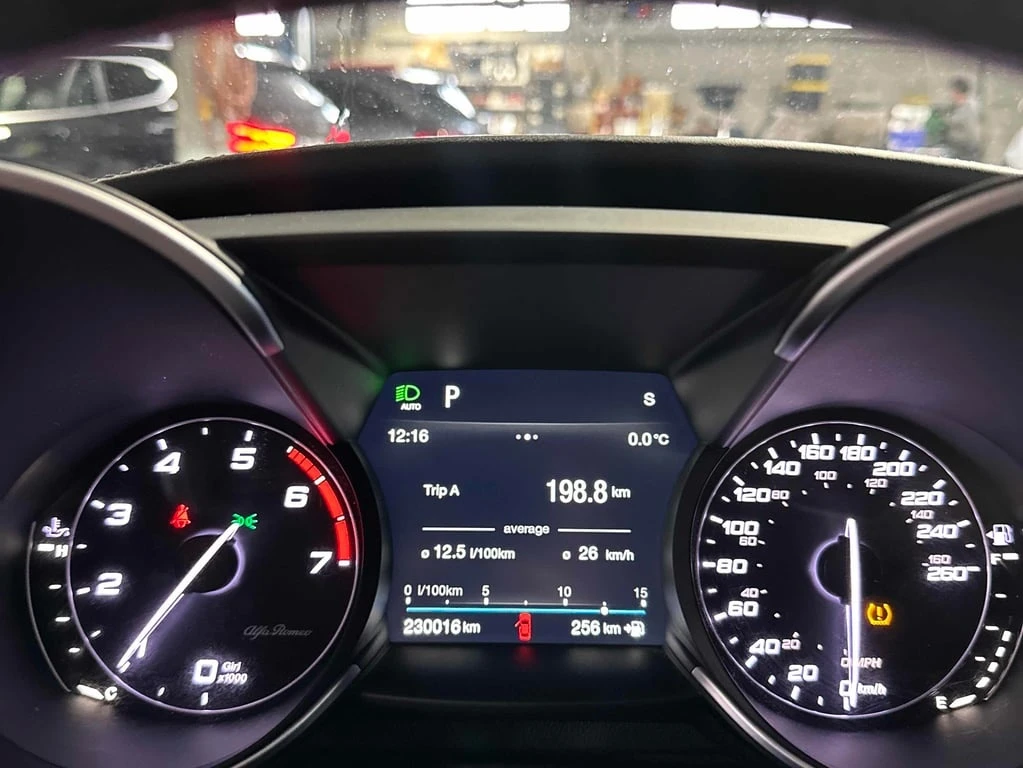 Alfa Romeo Giulia * Ti * CARFAX * БЕЗ ПЪРВОНАЧАЛНА ВНОСКА - изображение 8