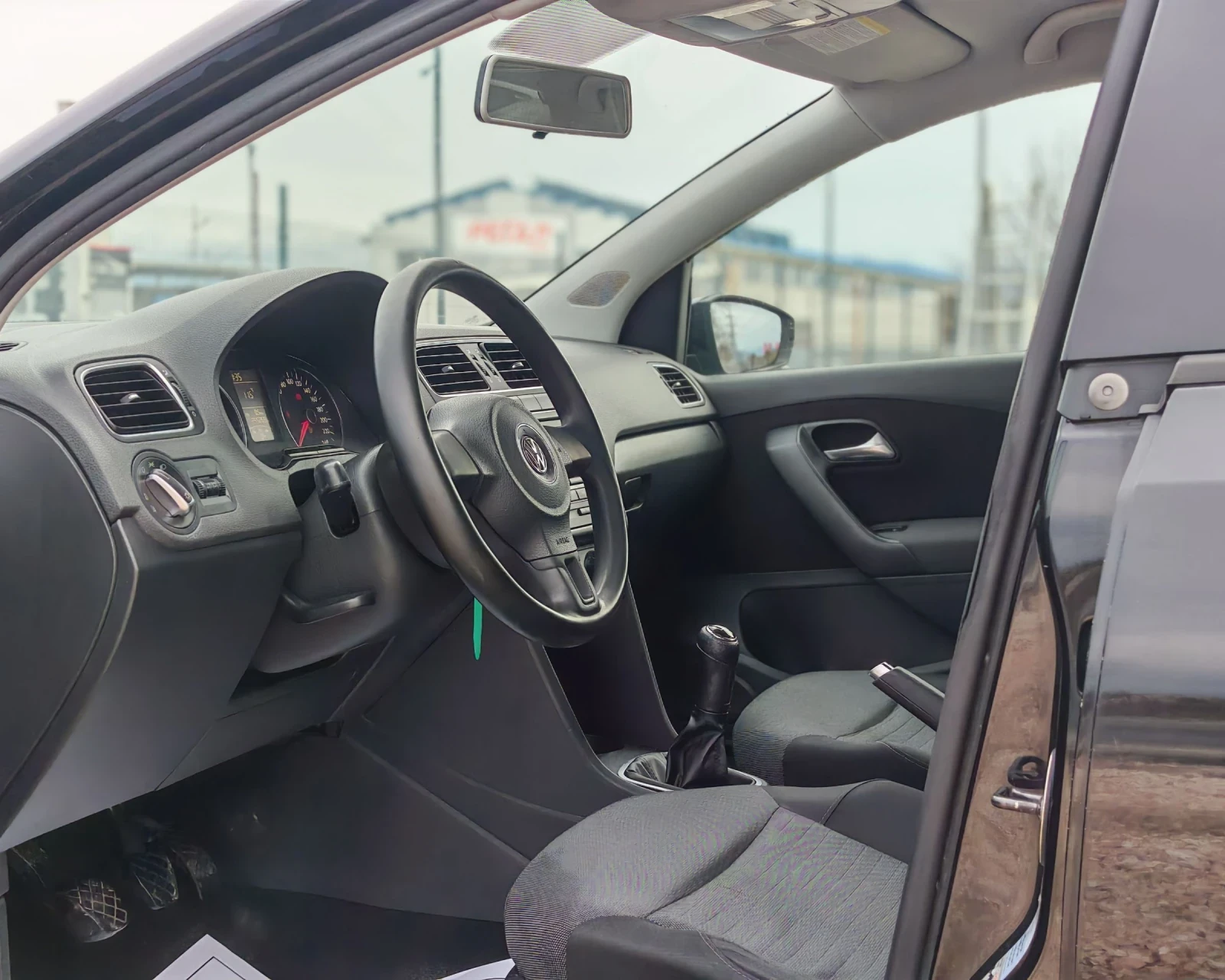 VW Polo 1.6 ДИЗЕЛ! УНИКАЛНО СЪСТОЯНИЕ!  - изображение 8