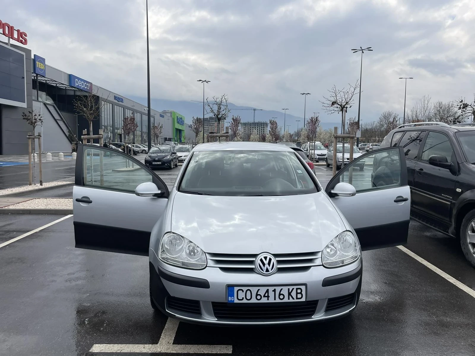 VW Golf 1.6 TDI 105K, снимка 5 - Автомобили и джипове - 54182348