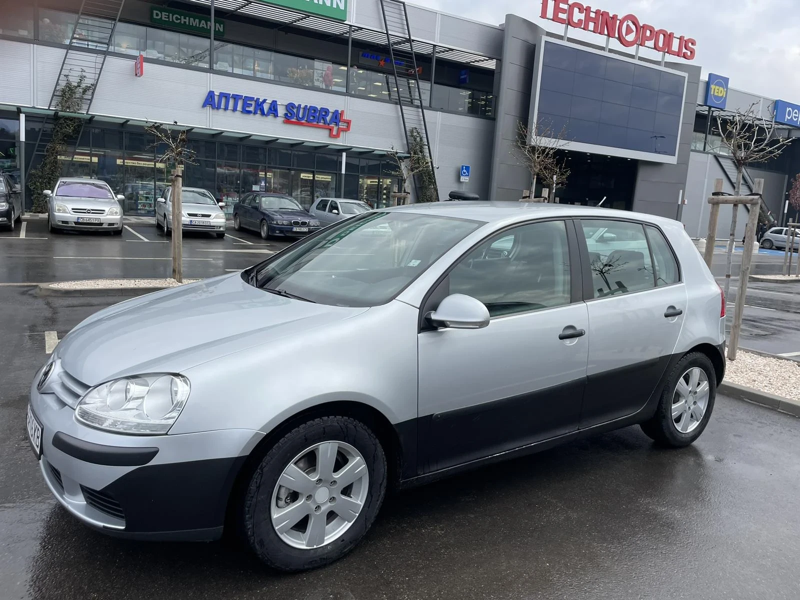 VW Golf 1.6 TDI 105K, снимка 3 - Автомобили и джипове - 54182348