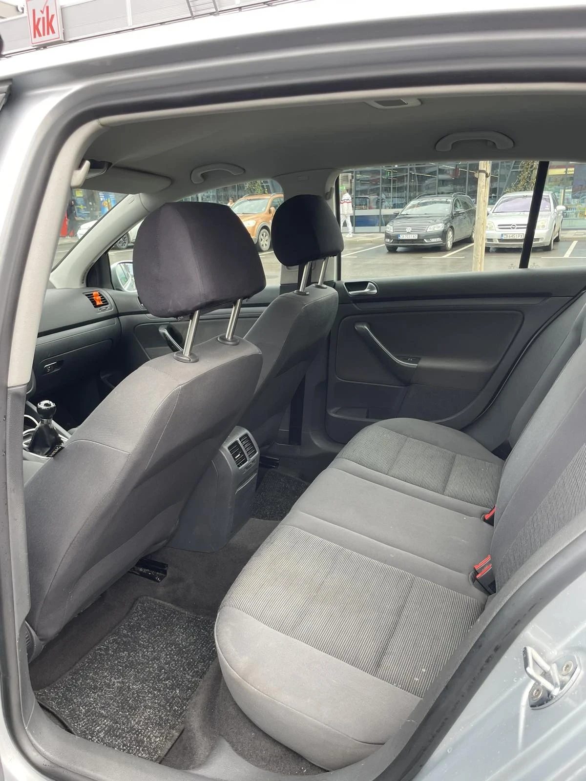 VW Golf 1.6 TDI 105K, снимка 8 - Автомобили и джипове - 54182348